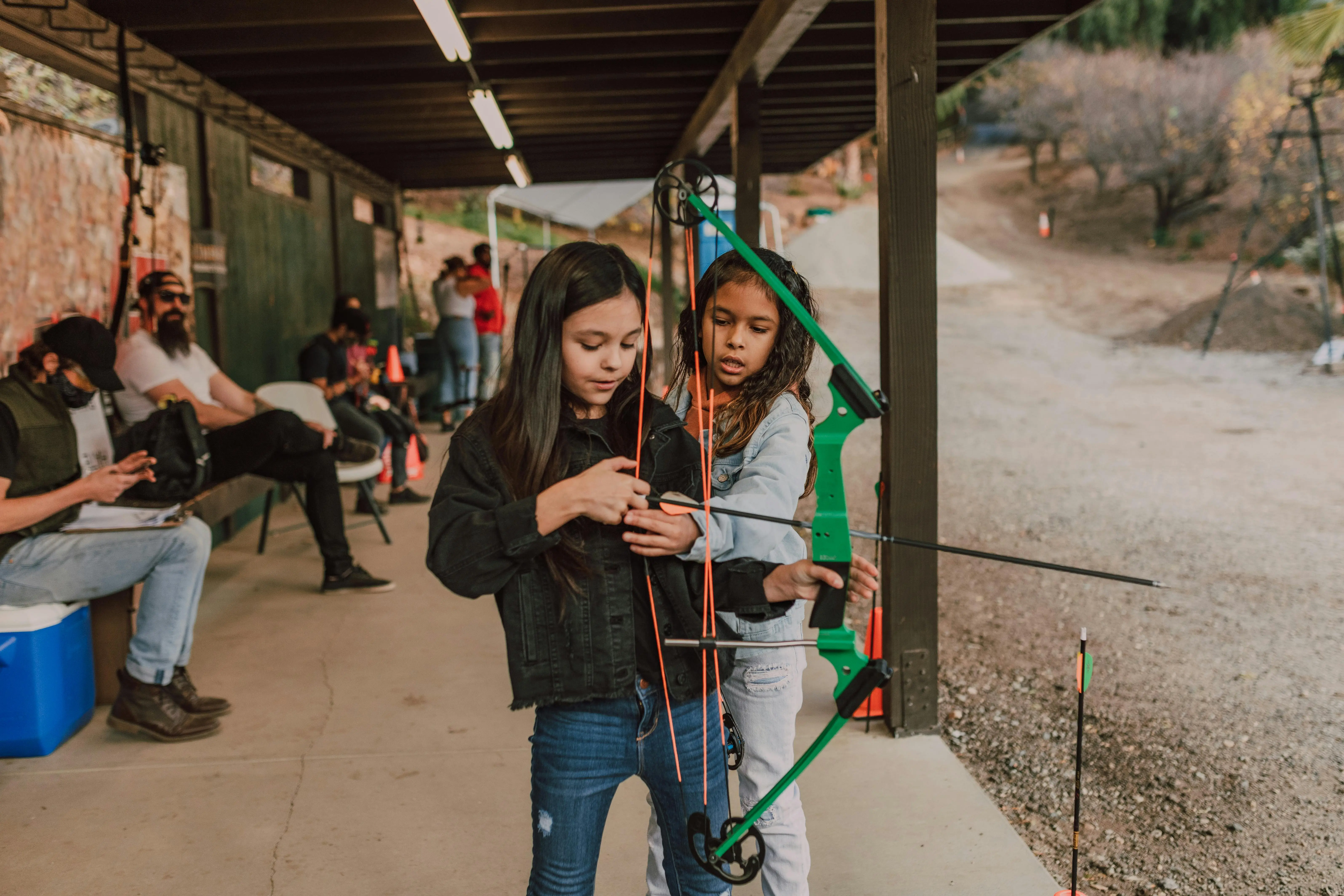 Siswa MI Salam ICSD berlatih panahan